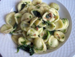 Ce se mange iòsce? Le orecchiette con le cime di rapa